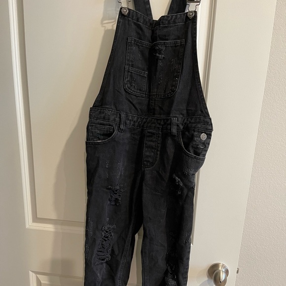 Cute ripped overalls - Picture 3 of 4